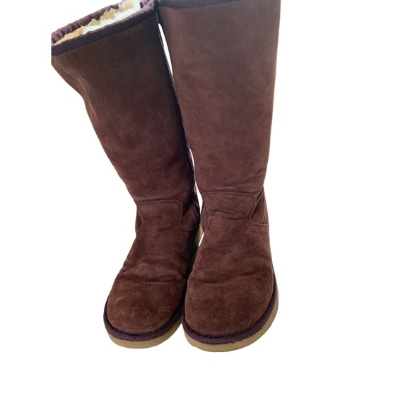 Classic tall Ugg boots in plum wine suede, size 8 - Picture 2 of 5